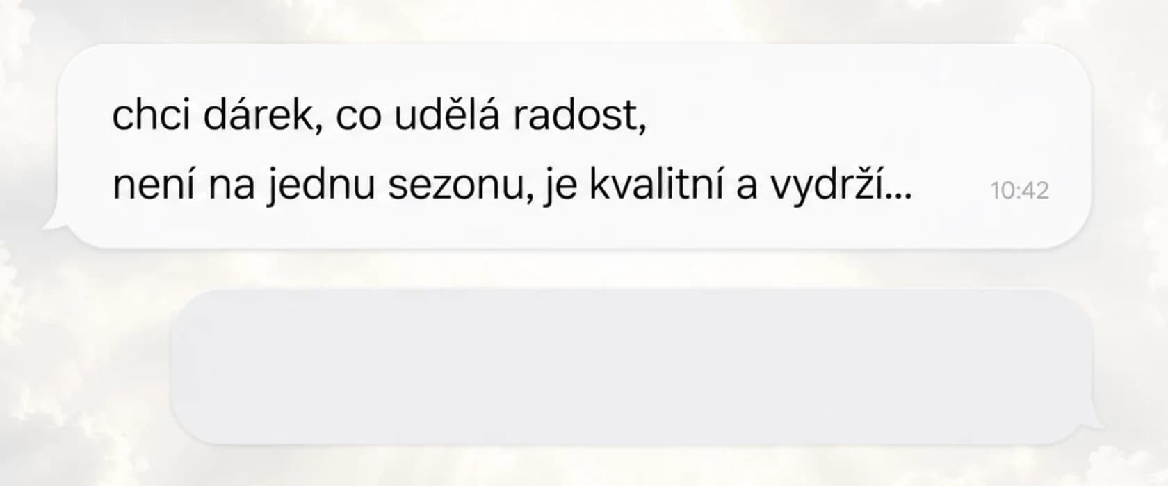 Dotaz zákazníka Ai asistentovi: chci dárek, co udělá radost